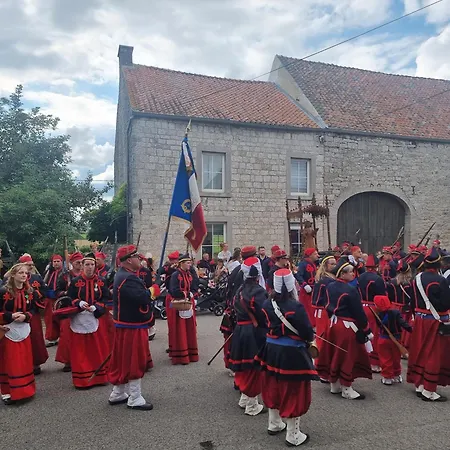 Groot Authentiek En Charmante Woning, 250 Vierkante Meter, Panoramisch Vergezicht, Zonsondergang, Dicht Bij Dinant, Maredsous En Namen Casa de Férias